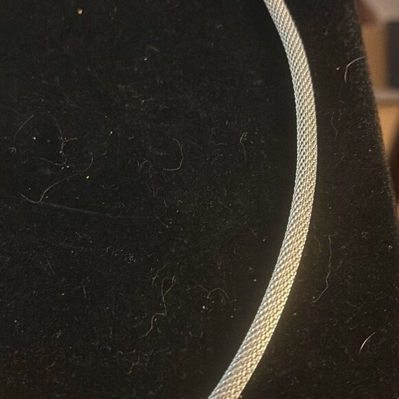 Silver-tone Rolled Mesh 18” Chain with Lobster Claw Clasp. - Picture 5 of 6